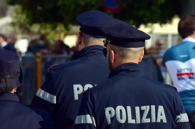 Полиция Италия