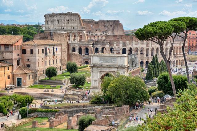Колизей с Римского форума