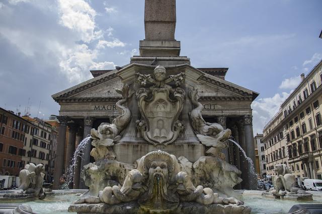 Пантеон Рим фонтан