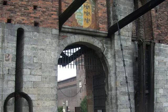 Ворота замка Сфорца в Милане