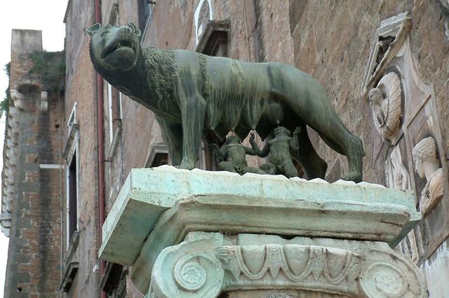 памятник римской волчице