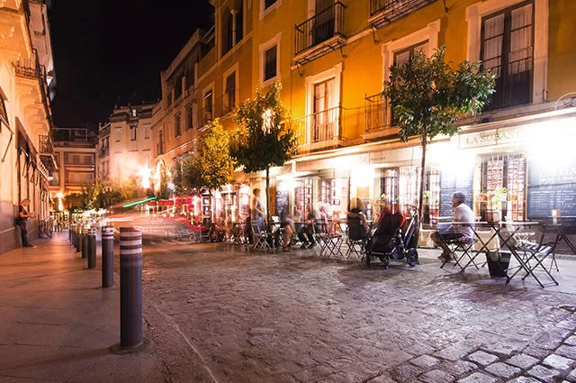 вечерняя улица в Риме
