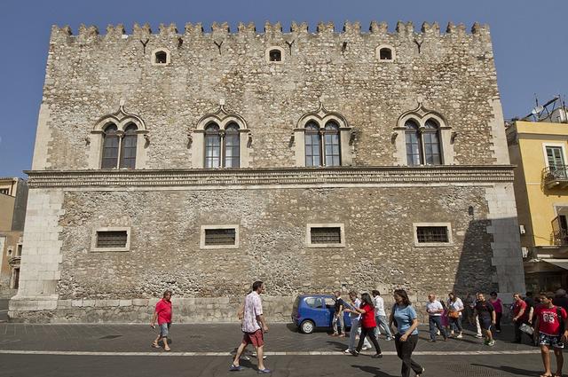 Дворец Корвая в Таормине Дворец Корвая в Таормине