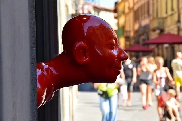 уличная скульптура на Corso Italia