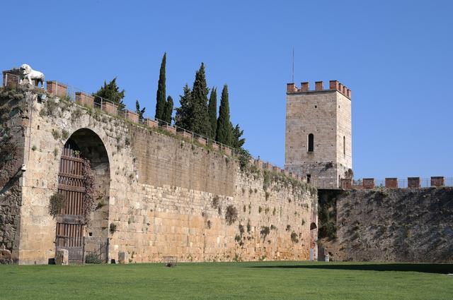 Крепостные стены Пизы