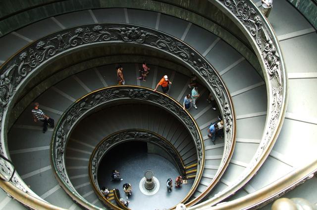 Винтовая лестница музея Ватикана