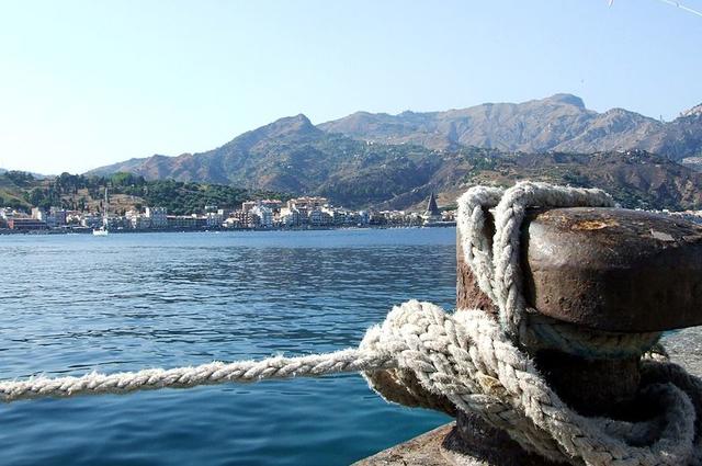 Джардини-Наксос побережье Джардини-Наксос побережье