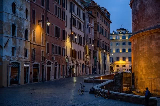 ночные улицы Рима