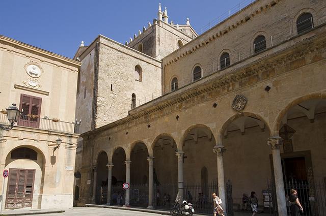 северный фасад собора в Монреале северный фасад собора в Монреале