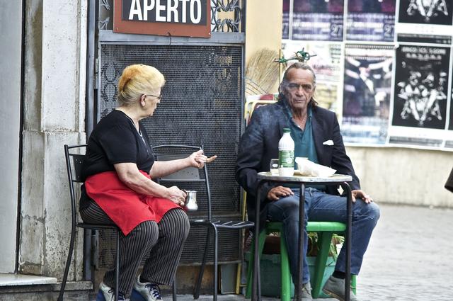 Итальянцы в кафе