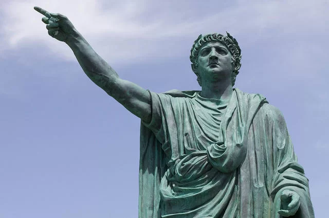 Статуя императора Нерона