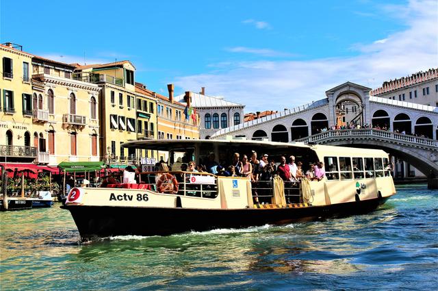 Венеция речной трамвай вапоретто