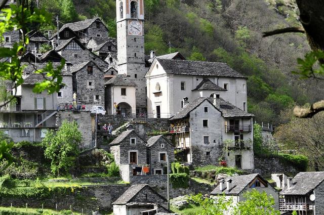 Каменные дома в долине Вердзаска