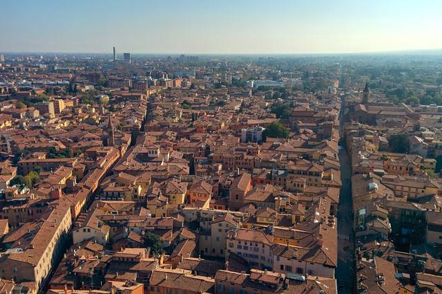 Вид на Болонью с высоты