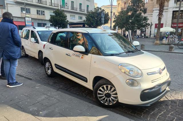 Такси в Неаполе